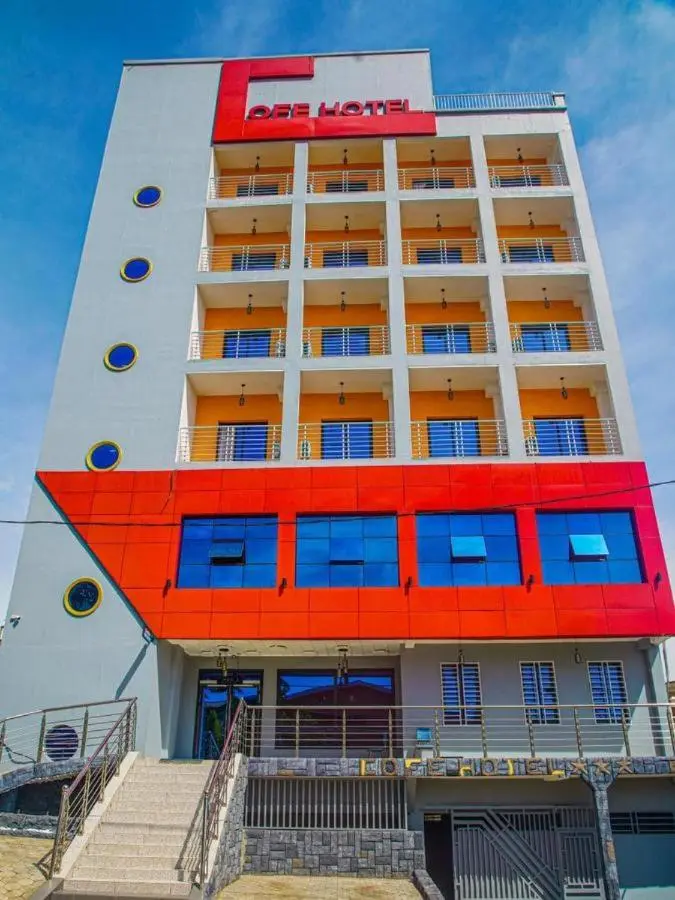 Façade du COFE Hôtel à Carrefour Scalom, Yaoundé